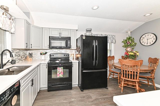 8019 W Norwich STREET, Milwaukee, WI 53220