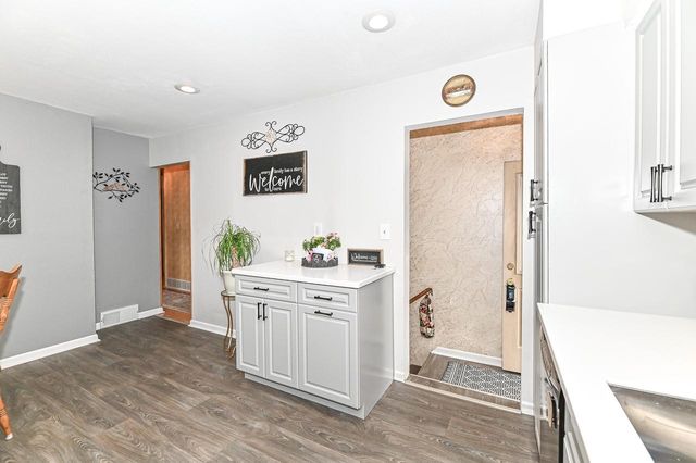 8019 W Norwich STREET, Milwaukee, WI 53220