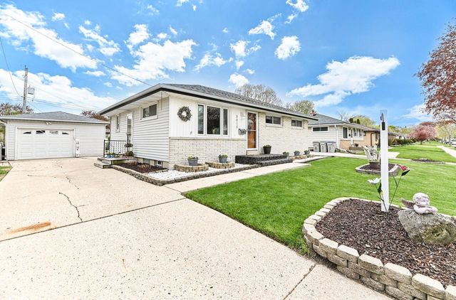 8019 W Norwich STREET, Milwaukee, WI 53220