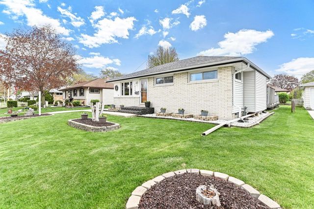 8019 W Norwich STREET, Milwaukee, WI 53220