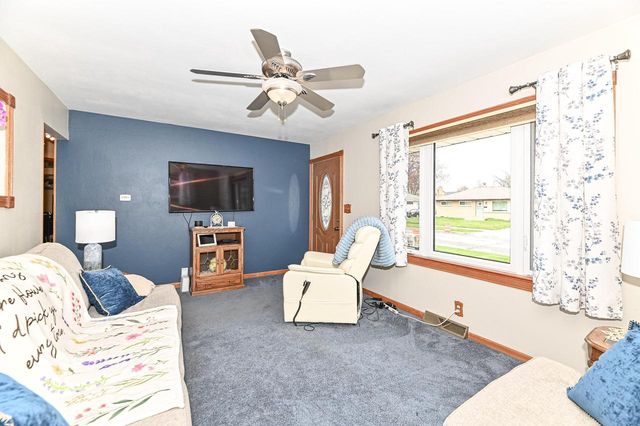 8019 W Norwich STREET, Milwaukee, WI 53220