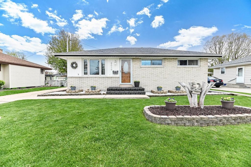 8019 W Norwich STREET, Milwaukee, WI 53220