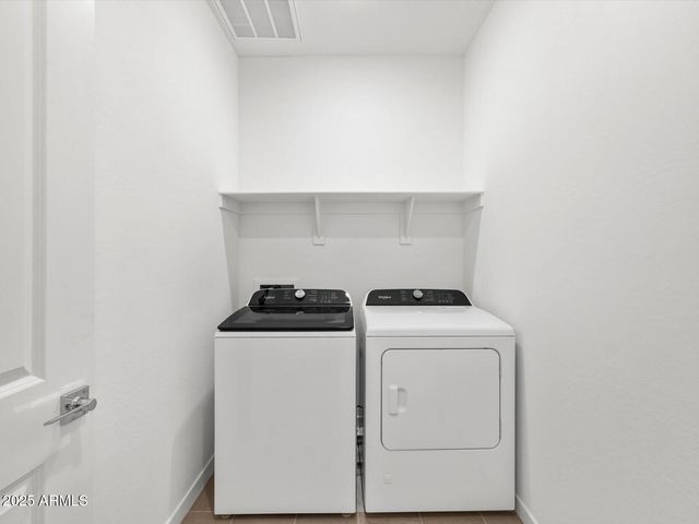 32853 N VINEYARD Avenue, San Tan Valley, AZ 85143