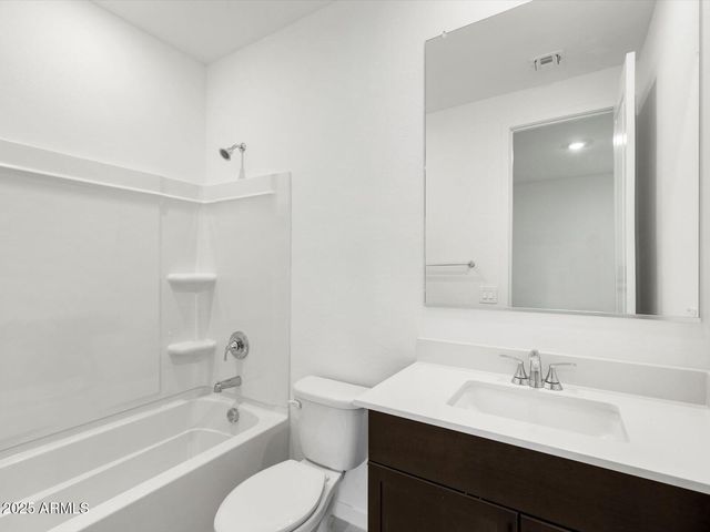 32853 N VINEYARD Avenue, San Tan Valley, AZ 85143