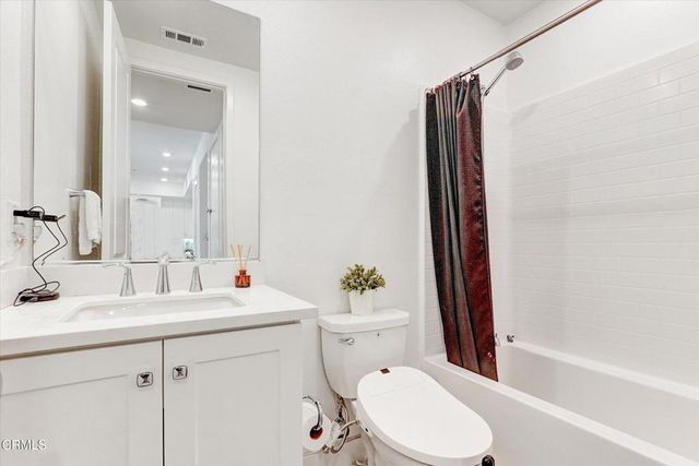 27406 N Merlin Place 202, Valencia, CA 91381