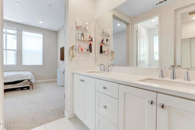 27406 N Merlin Place 202, Valencia, CA 91381