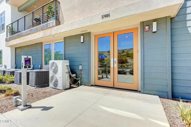 27406 N Merlin Place 202, Valencia, CA 91381