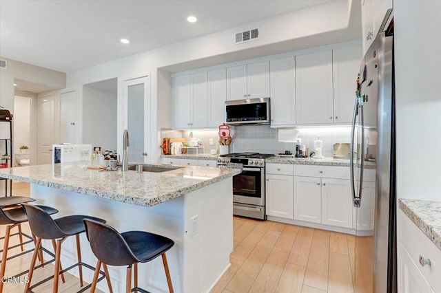 27406 N Merlin Place 202, Valencia, CA 91381