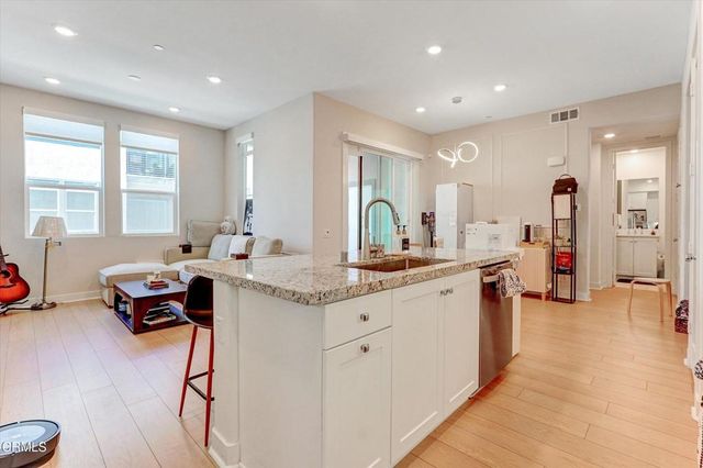27406 N Merlin Place 202, Valencia, CA 91381