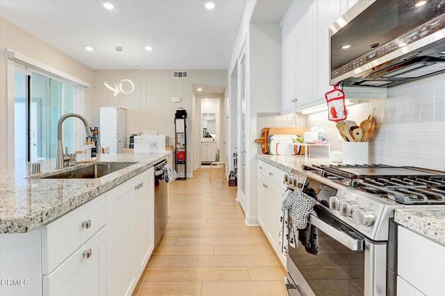 27406 N Merlin Place 202, Valencia, CA 91381
