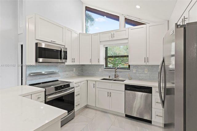 9301 SW 130th St, Miami, FL 33176