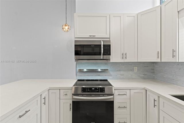 9301 SW 130th St, Miami, FL 33176