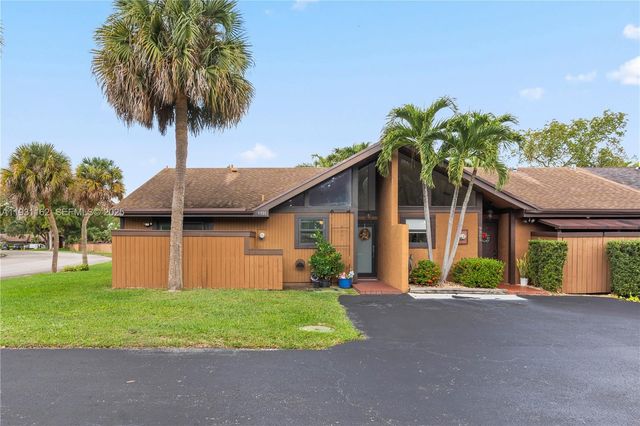 9301 SW 130th St, Miami, FL 33176