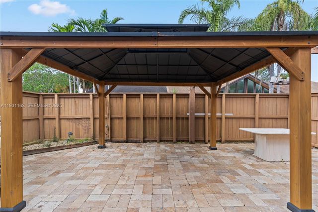 9301 SW 130th St, Miami, FL 33176