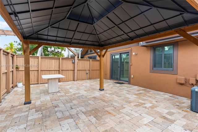 9301 SW 130th St, Miami, FL 33176