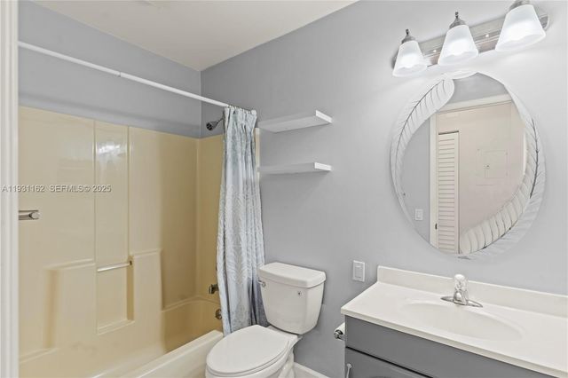 9301 SW 130th St, Miami, FL 33176