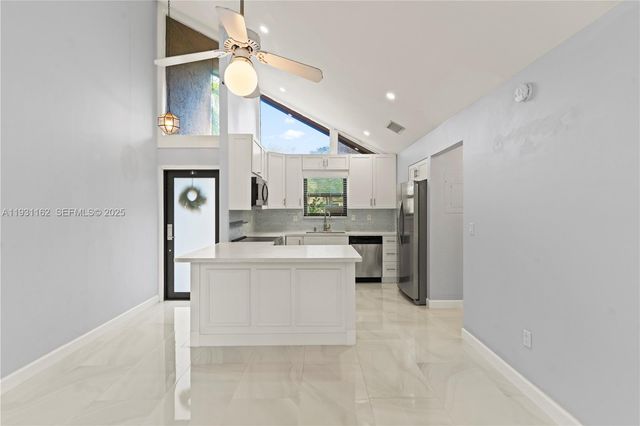 9301 SW 130th St, Miami, FL 33176