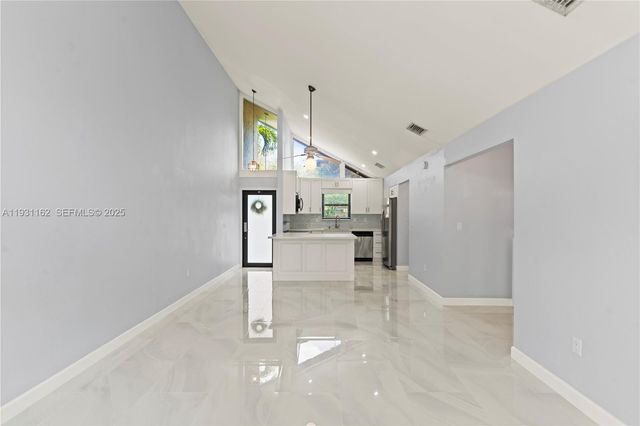 9301 SW 130th St, Miami, FL 33176