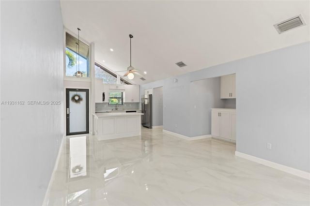 9301 SW 130th St, Miami, FL 33176