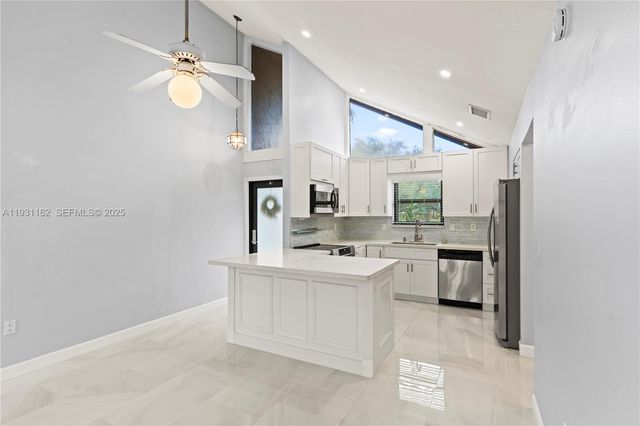 9301 SW 130th St, Miami, FL 33176