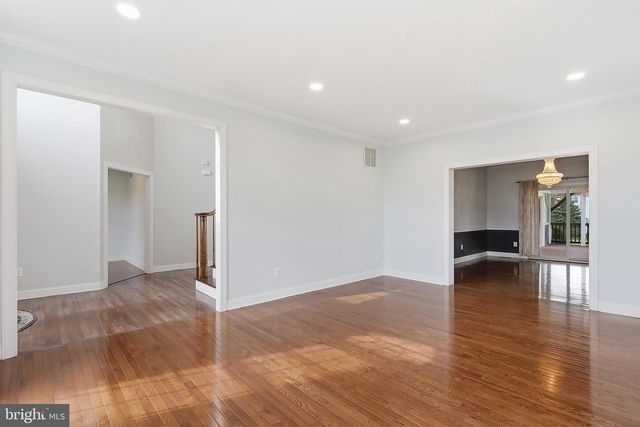 14 BARNYARD CT, Plainsboro, NJ 08536