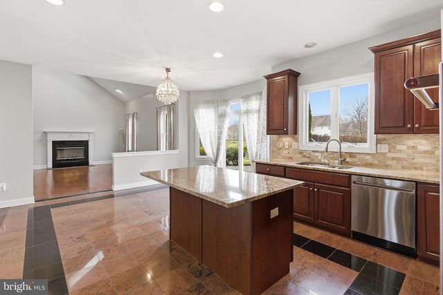 14 BARNYARD CT, Plainsboro, NJ 08536