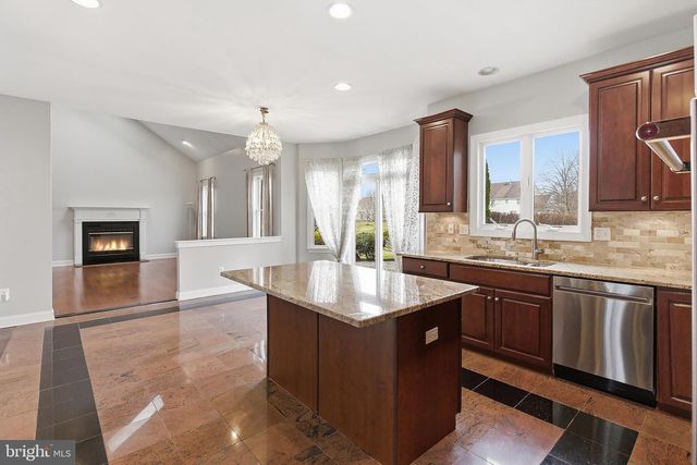 14 BARNYARD CT, Plainsboro, NJ 08536