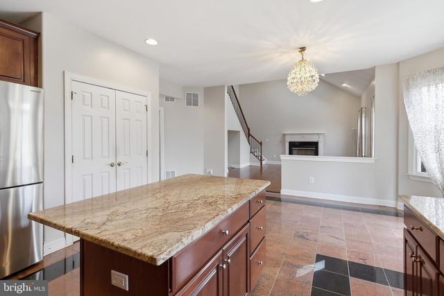 14 BARNYARD CT, Plainsboro, NJ 08536