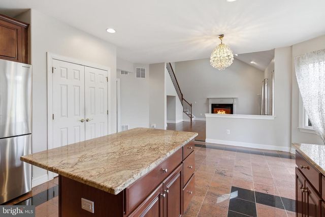 14 BARNYARD CT, Plainsboro, NJ 08536