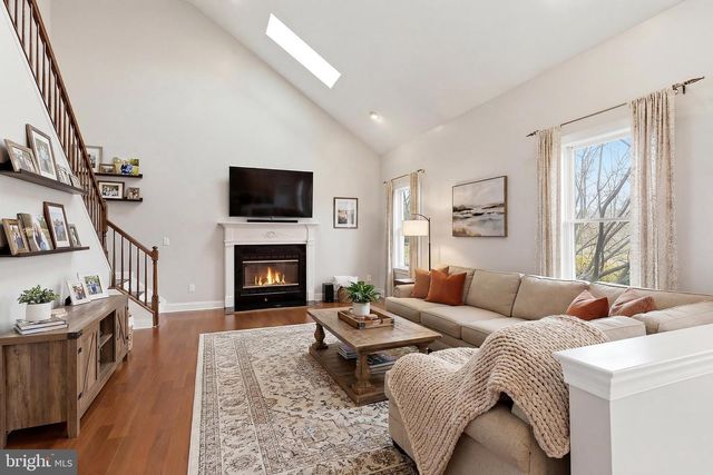 14 BARNYARD CT, Plainsboro, NJ 08536
