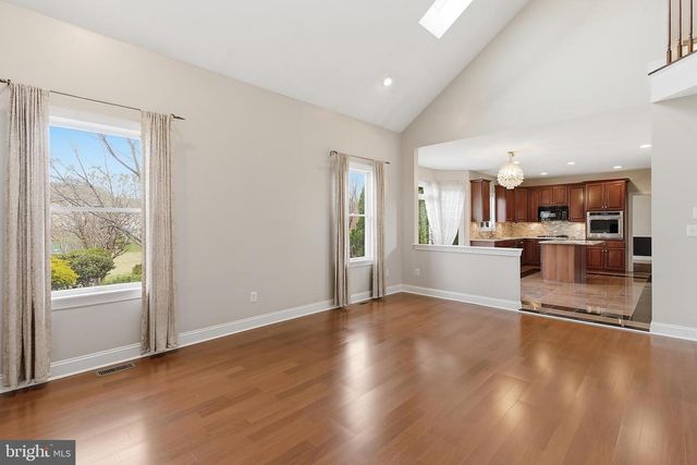 14 BARNYARD CT, Plainsboro, NJ 08536