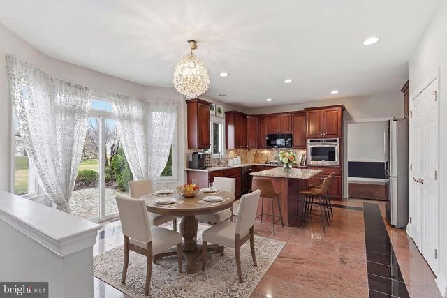 14 BARNYARD CT, Plainsboro, NJ 08536
