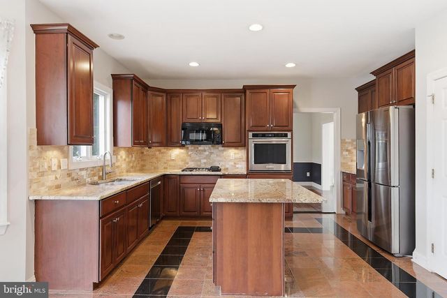 14 BARNYARD CT, Plainsboro, NJ 08536