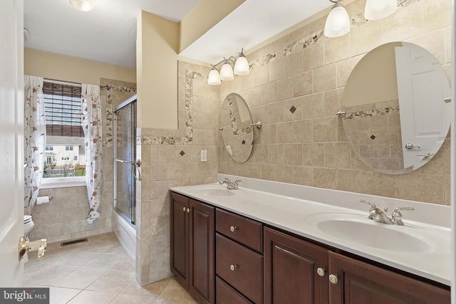 14 BARNYARD CT, Plainsboro, NJ 08536