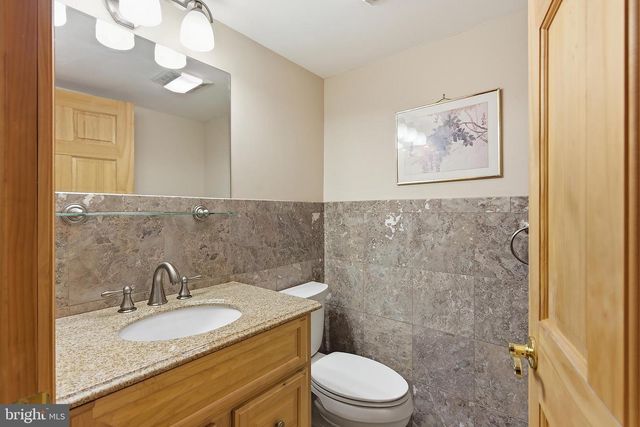 14 BARNYARD CT, Plainsboro, NJ 08536