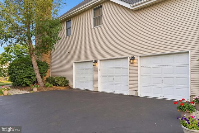14 BARNYARD CT, Plainsboro, NJ 08536