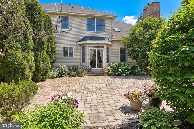 14 BARNYARD CT, Plainsboro, NJ 08536
