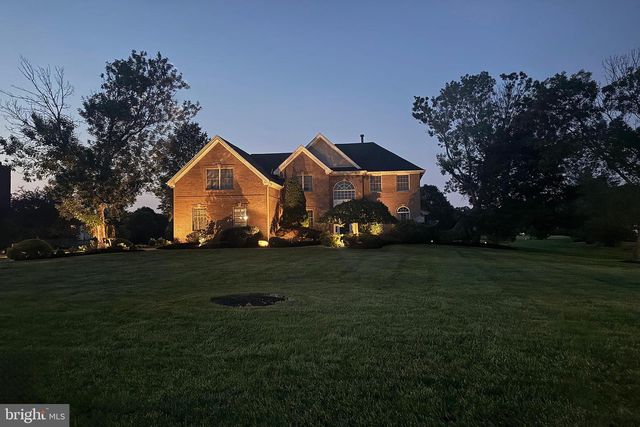 14 BARNYARD CT, Plainsboro, NJ 08536