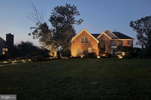 14 BARNYARD CT, Plainsboro, NJ 08536