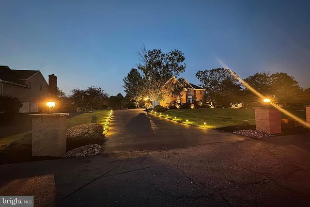 14 BARNYARD CT, Plainsboro, NJ 08536