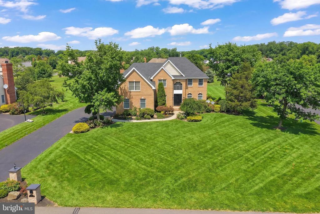 14 BARNYARD CT, Plainsboro, NJ 08536
