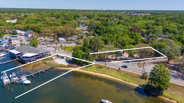 834 Bayshore Drive, Niceville, FL 32578