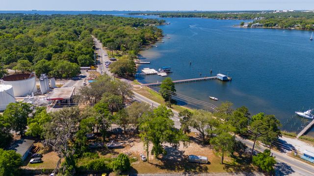 834 Bayshore Drive, Niceville, FL 32578