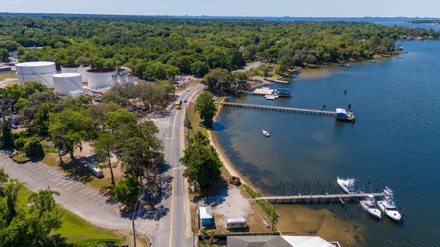 834 Bayshore Drive, Niceville, FL 32578