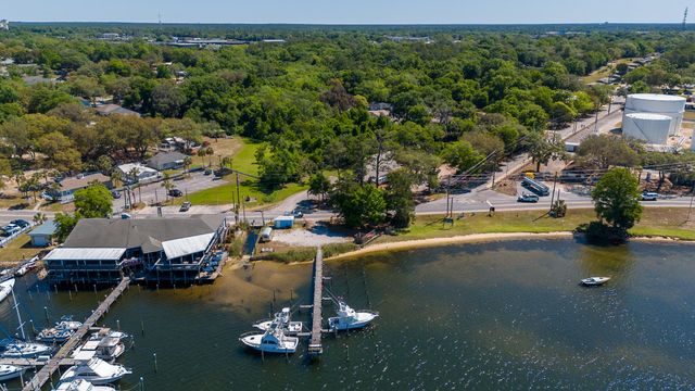 834 Bayshore Drive, Niceville, FL 32578