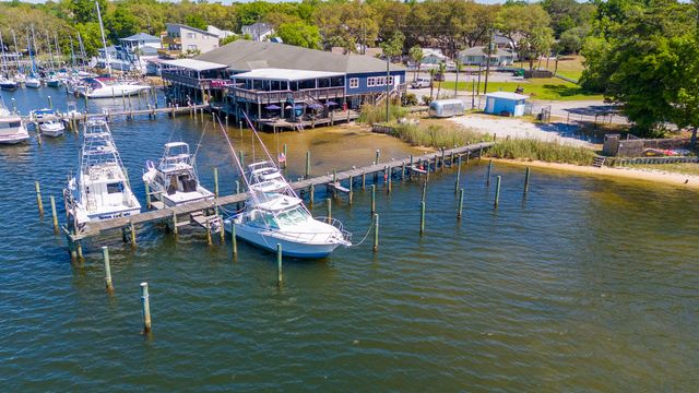 834 Bayshore Drive, Niceville, FL 32578