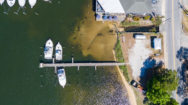 834 Bayshore Drive, Niceville, FL 32578
