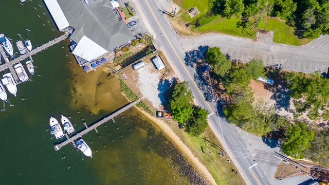 834 Bayshore Drive, Niceville, FL 32578