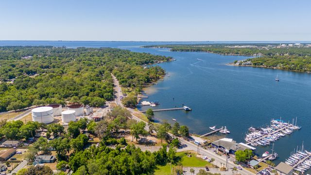 834 Bayshore Drive, Niceville, FL 32578
