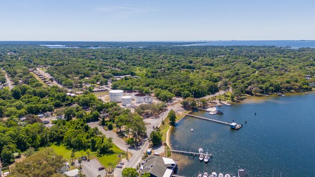 834 Bayshore Drive, Niceville, FL 32578